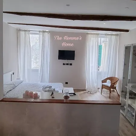 The Hemme's Lejlighed *